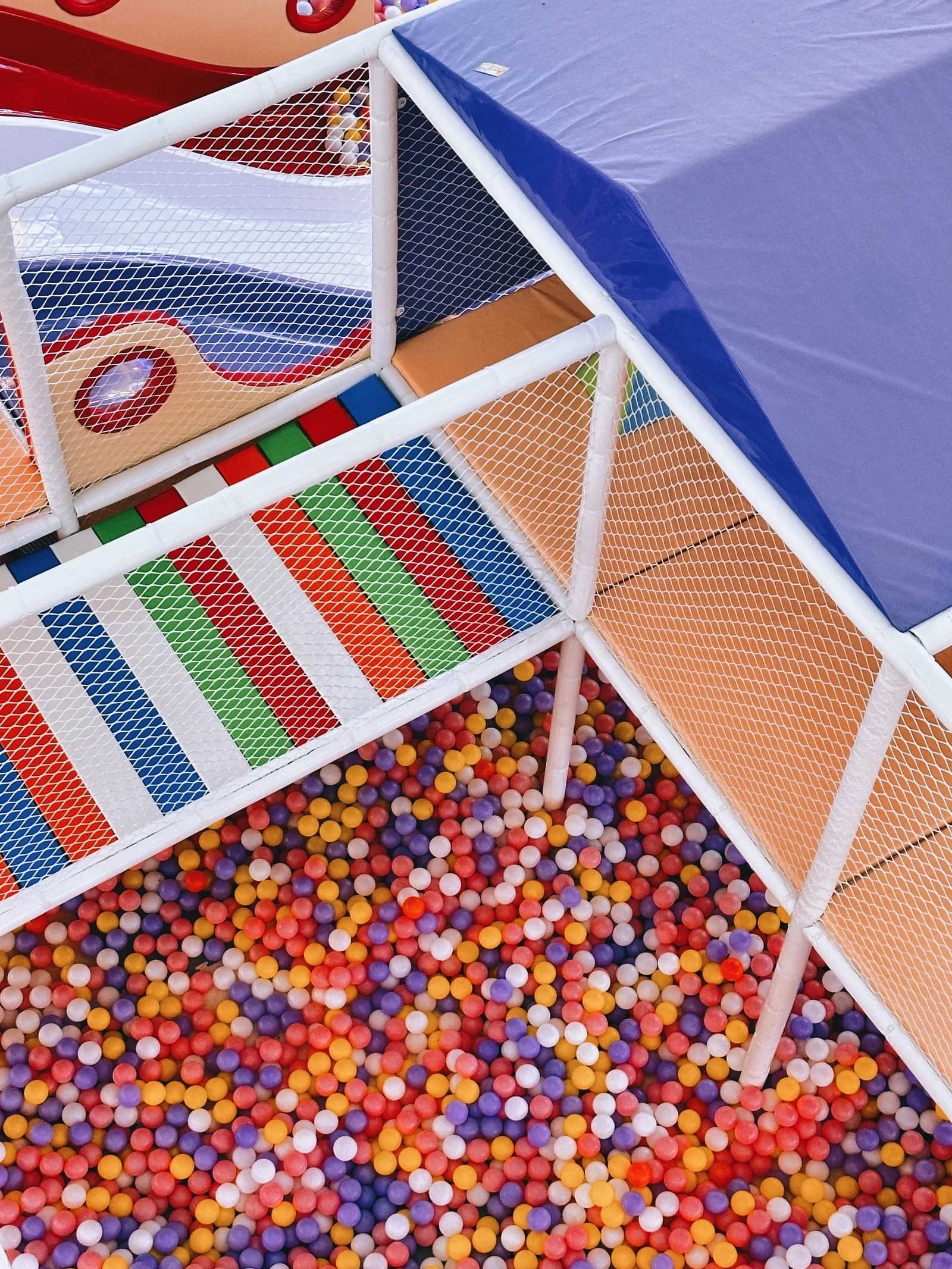 Seleção de brinquedos organizada para evento